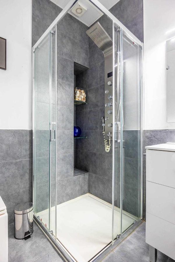 Comfy Away - Apartamento Exclusivo Mercado De Triana Con Balcon Seville Ngoại thất bức ảnh